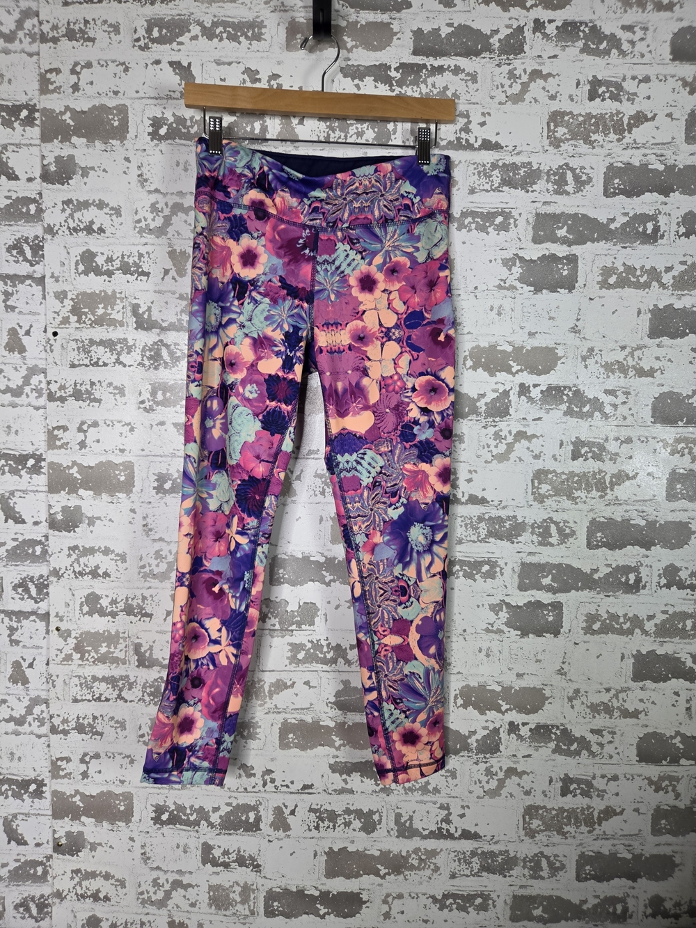 Womens Floral Athletic Leggings Size M Crop Yoga Pants Multicolor